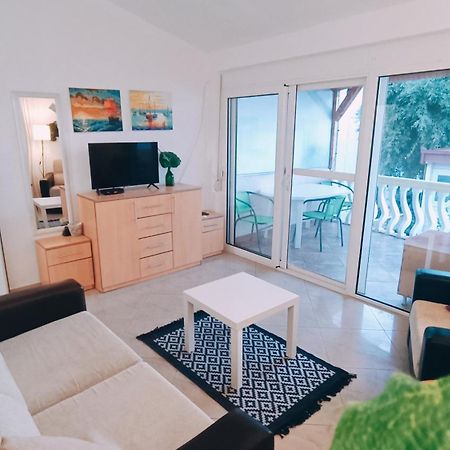 Beach Apartment With Beach Chairs N.1 Utjeha Ruang foto
