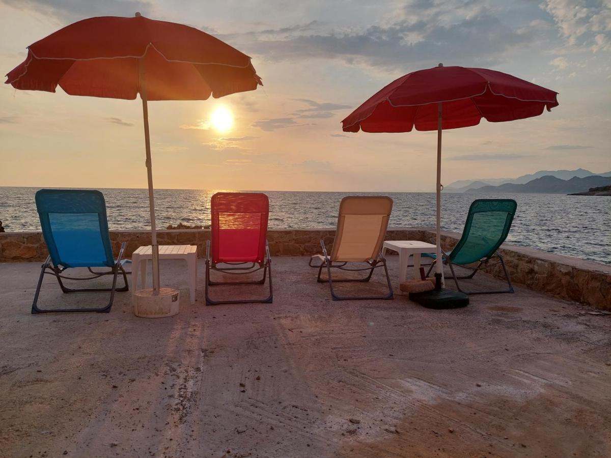 Beach Apartment With Beach Chairs N.1 Utjeha Bagian luar foto