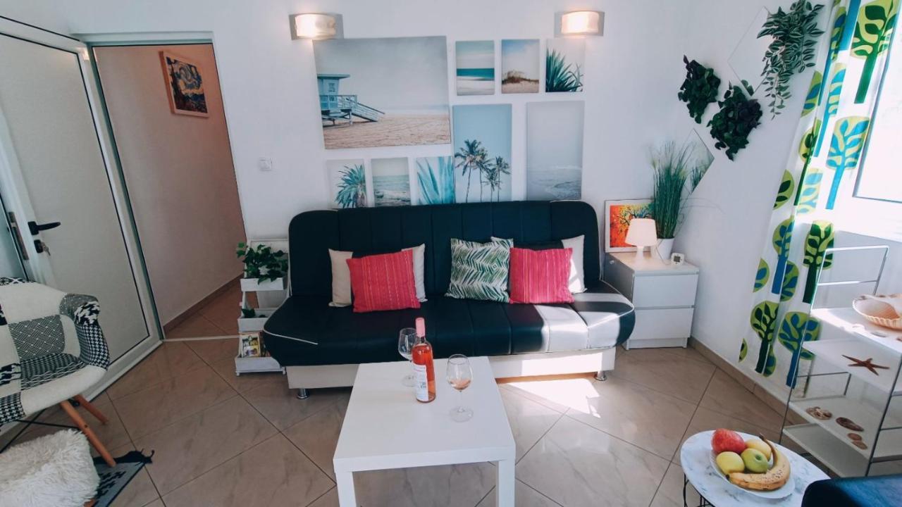 Beach Apartment With Beach Chairs N.1 Utjeha Bagian luar foto