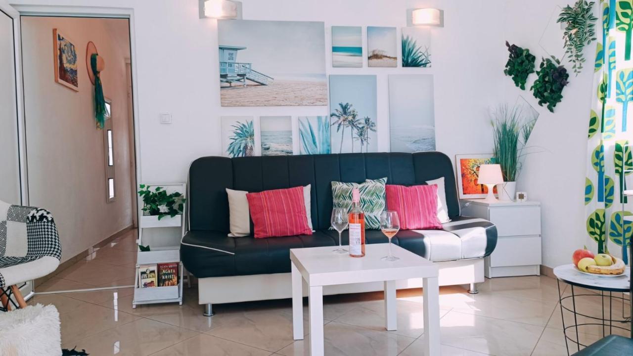 Beach Apartment With Beach Chairs N.1 Utjeha Bagian luar foto