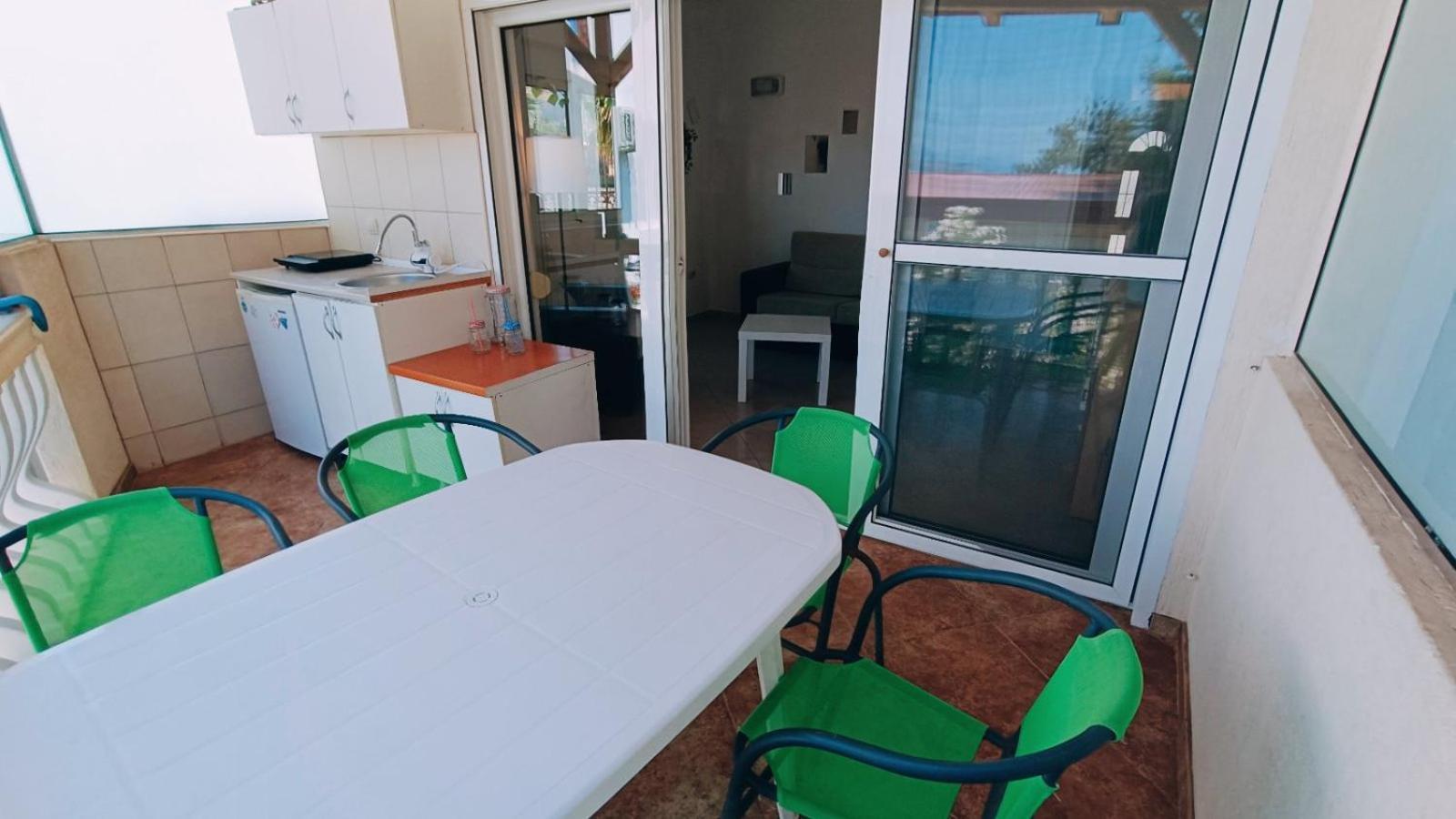 Beach Apartment With Beach Chairs N.1 Utjeha Ruang foto